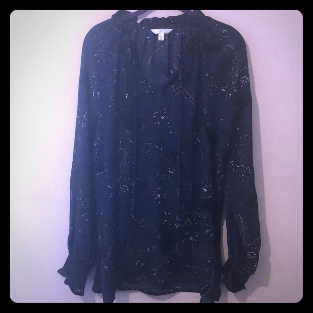 Time and true lue and white v neck blouse